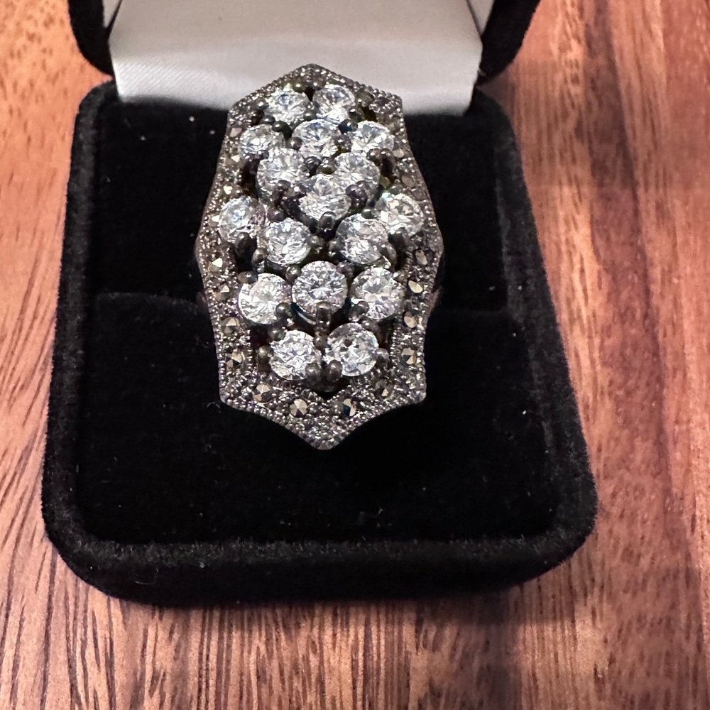 Elegant Silver Ring